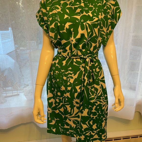 Green and White cocktail dress. Size 8. - Picture 2 of 5